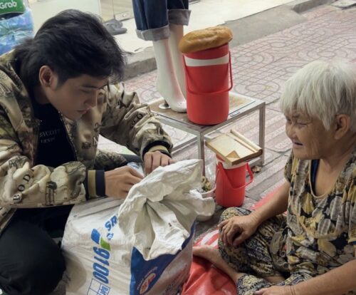 Nhờ lối ứng xử tinh tế và thái độ lễ phép khi làm từ thiện, nội dung mà Quan chia sẻ nhanh chóng nhận được sự ủng hộ nhiệt tình từ phía cộng đồng mạng
