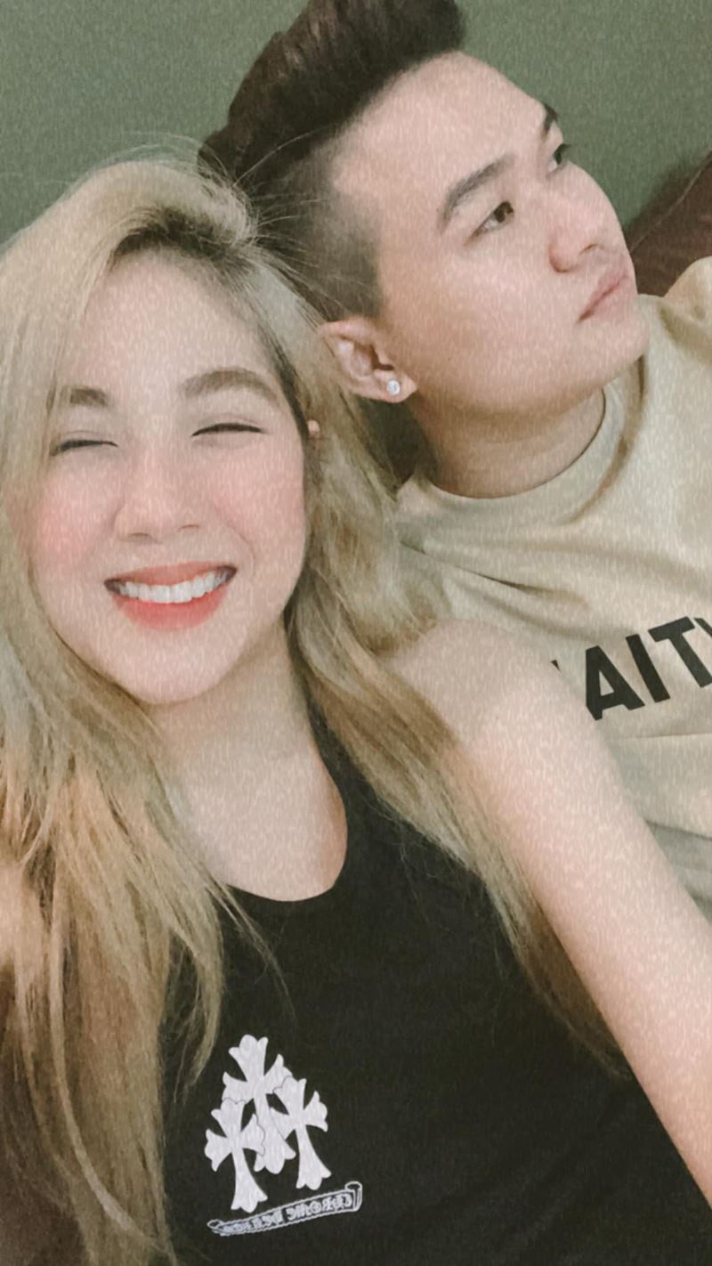 Trân Mèo cùng chồng Bô Bô Trân Mèo cùng chồng Bô Bô